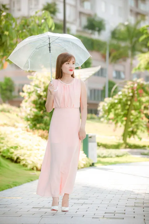 Asian Woman Poses in a Dress Outdoors – photo 14 of 21