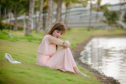 Asian Woman Poses in a Dress Outdoors – photo 2 of 21