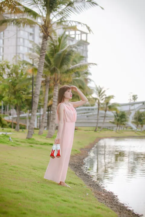 Asian Woman Poses in a Dress Outdoors – photo 3 of 21