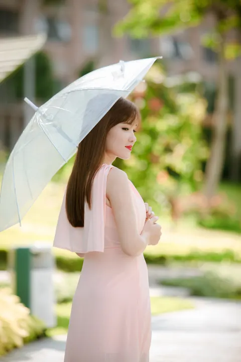 Asian Woman Poses in a Dress Outdoors – photo 17 of 21