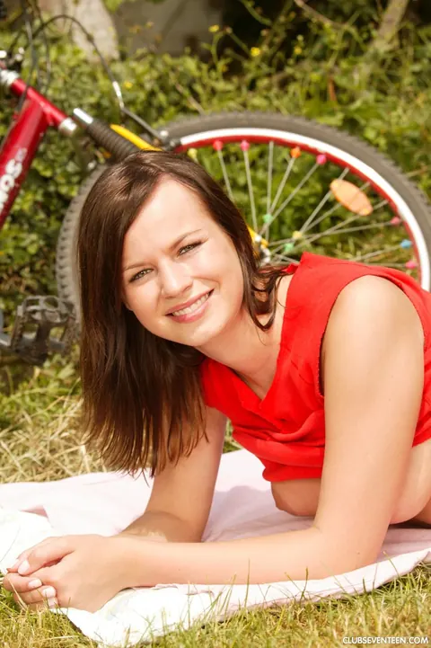 European PAWG Pulls Aside Her Panties and Uses a Dildo Outdoors – photo 6 of 21