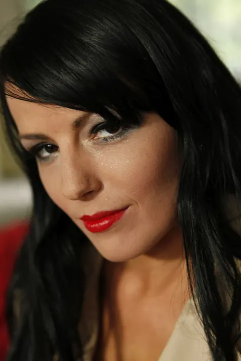 Samantha Joons: German Brunette MILF Rides Him in Stockings Until He Cums – photo 15 of 21