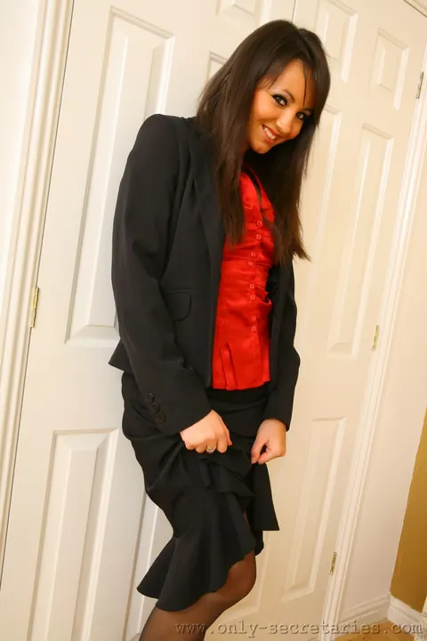 PAWG Strips Out of Her Work Uniform in the Office – photo 5 of 21