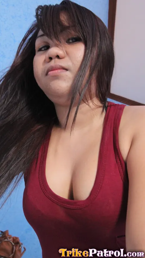 Curvy Filipina Strips Out of Her Skirt and Spreads – photo 5 of 15