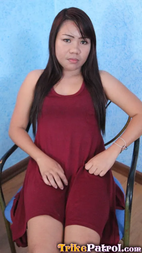 Curvy Filipina Strips Out of Her Skirt and Spreads – photo 1 of 15