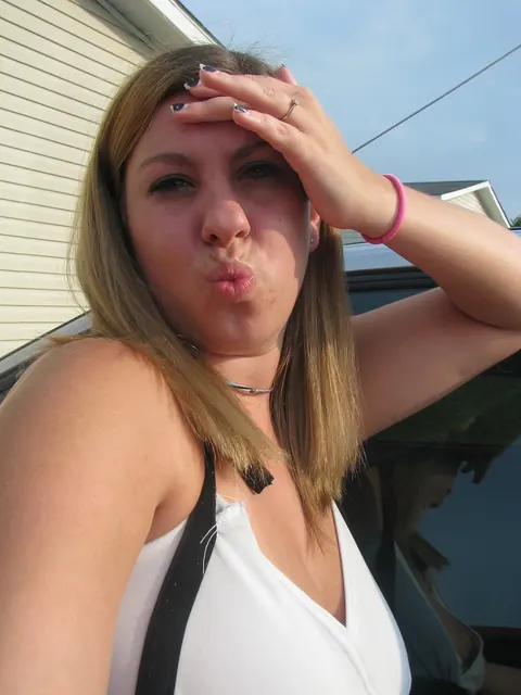 Blonde Flaunts Her Big Tits in Outdoor Selfies – photo 17 of 20