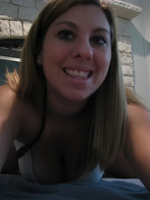 Blonde Flaunts Her Big Tits in Outdoor Selfies – photo 4 of 20