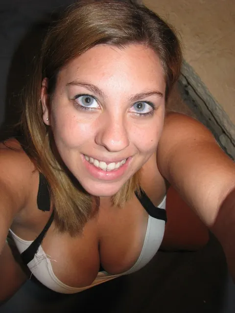 Blonde Flaunts Her Big Tits in Outdoor Selfies – photo 9 of 20