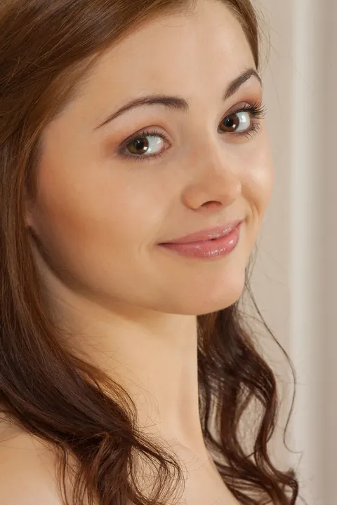 Saffy Mckenna: Tall Russian Brunette Strips Nude and Poses to Show Her Big Natural Tits – photo 1 of 21