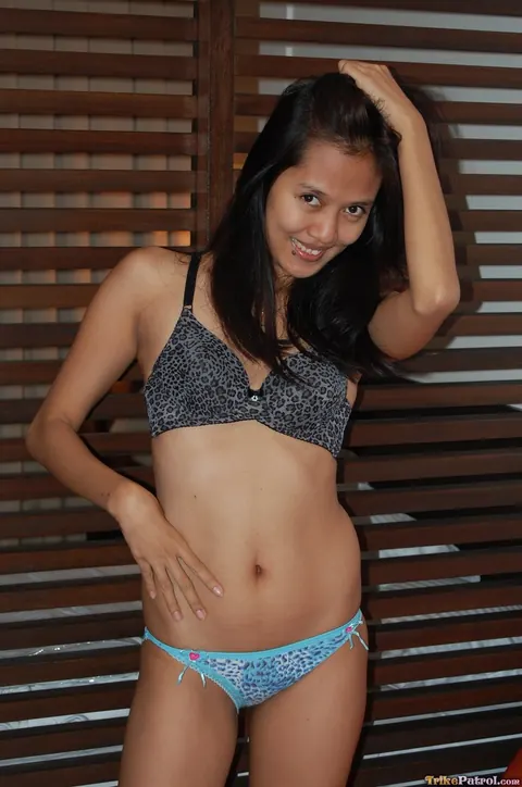 Two Filipinas with Small Tits Share a Cock in a Threesome – photo 4 of 21