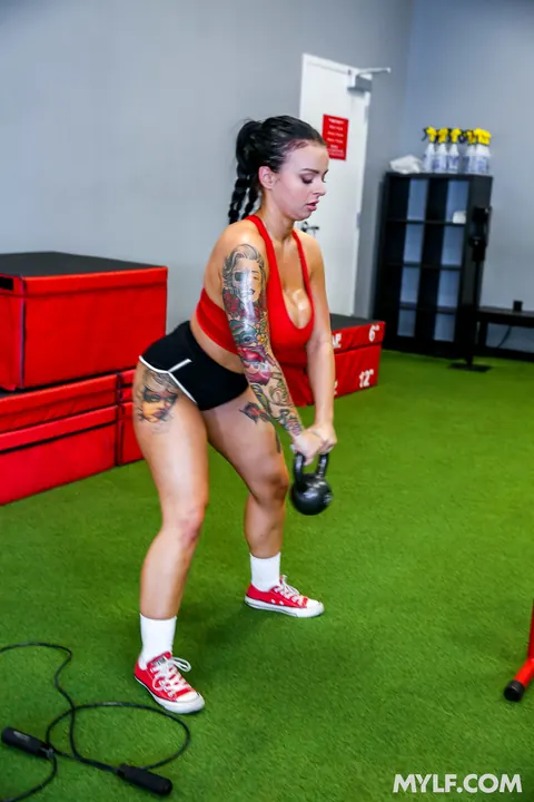Payton Preslee: Curvy Brunette with Big Enhanced Tits Gets Fucked Standing at the Gym – photo 9 of 21