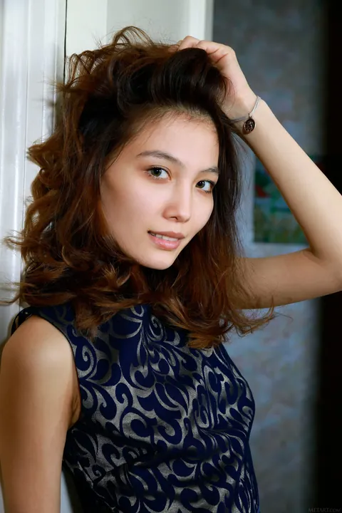 Anna Aki: Slim Russian Brunette Strips and Spreads Her Legs in Heels – photo 2 of 20