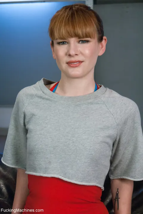 Claire Robbins: Tall Redhead MILF Rides a Machine Dildo and Uses a Vibrator in Pantyhose – photo 4 of 20