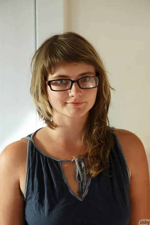 Tipper Brannan: Petite Brunette with Glasses Shows Her Hairy Pussy Nude – photo 1 of 12