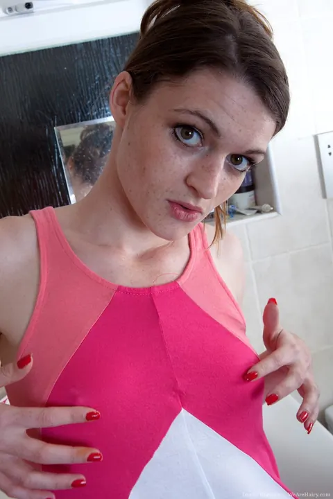 Louise Harmen: Redhead PAWG Fingers Her Hairy Pussy in the Bathroom – photo 1 of 18