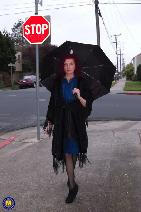 Zinnia Blue: Mature Curly Redhead Spreads Her Legs in Stockings Outdoors – photo 5 of 20