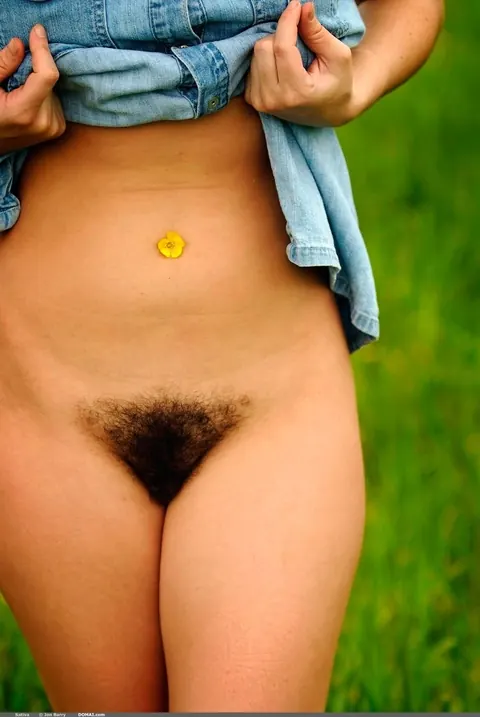 Sativa Verte: Brunette PAWG Shows Her Hairy Pussy in a Dress Outdoors – photo 20 of 20