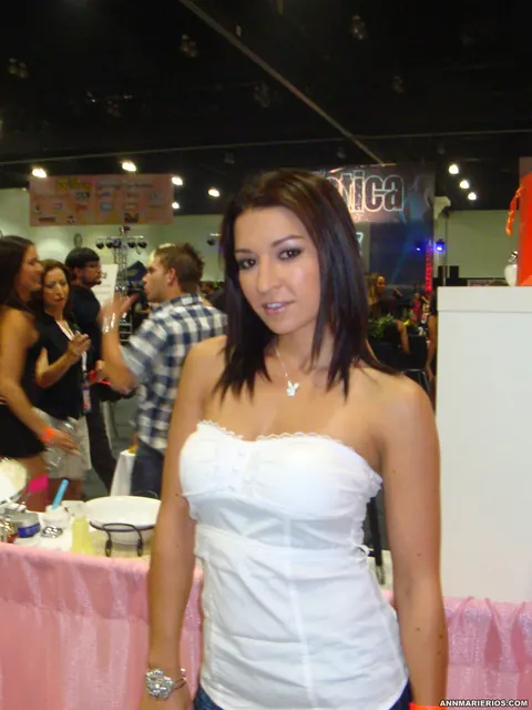 Ann Marie Rios: Thick Latina MILF Poses in Denim Shorts and Glasses – photo 1 of 15