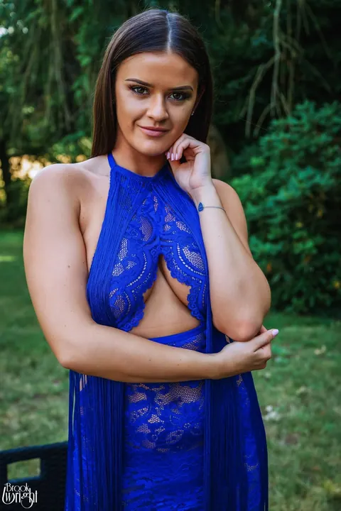 Brook Wright: Brunette with Big Natural Tits Strips Out of Her Skirt Outdoors – photo 4 of 12