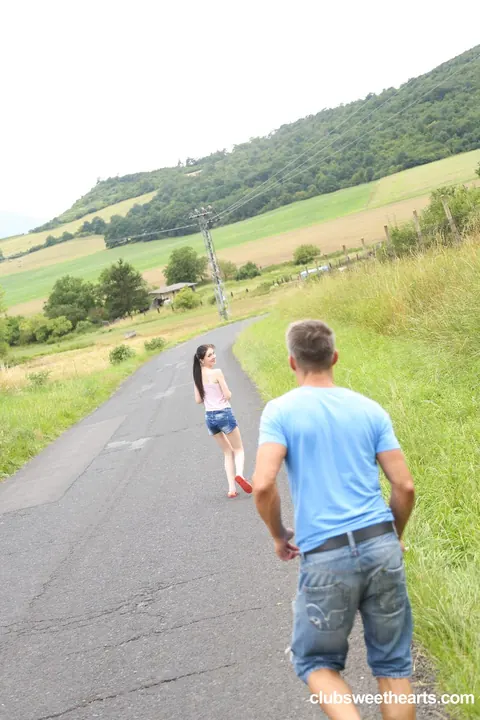 Mia Evans: Hungarian Amateur Sucks and Fucks Two Guys Outdoors – photo 4 of 21