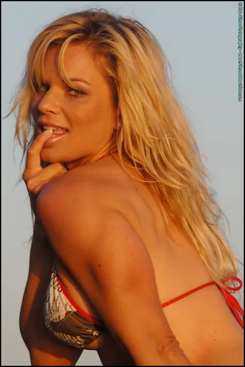 Michele Levesque: Busty Blonde MILF Models Bikini and Spreads on the Beach – photo 9 of 15