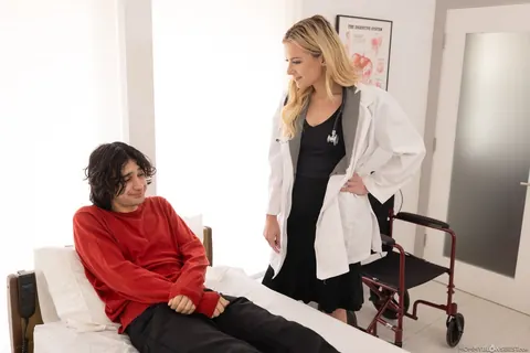 August Skye & Lindsey Lakes: Tall Blonde MILF Gives a Blowjob to a Doctor – photo 17 of 21