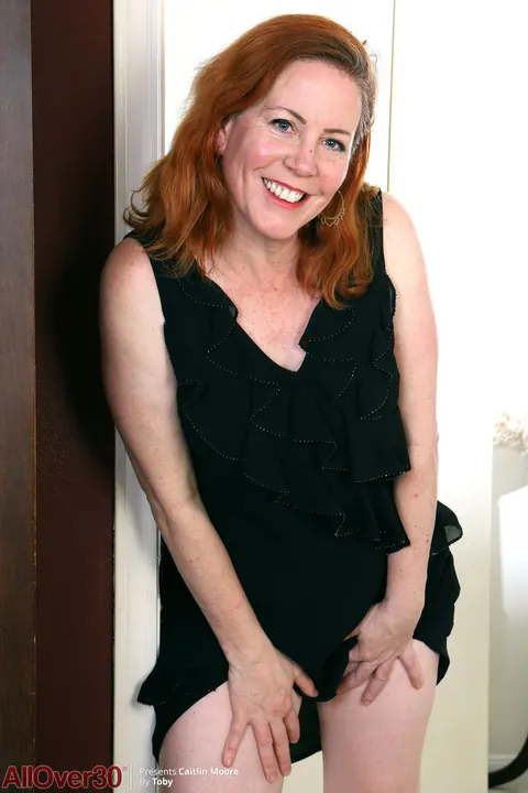 Caitlin Moore: Chubby Redhead MILF in Panties Spreads Her Pussy Wide – photo 2 of 20