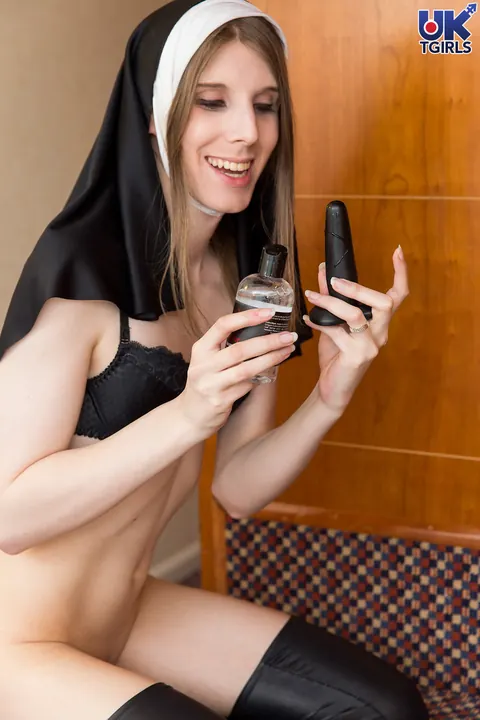 Trans Woman Undresses to Masturbate with a Dildo and Spread – photo 15 of 16