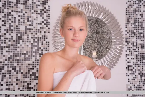Lauma: Blonde PAWG Drops Bathrobe and Spreads in the Bathroom – photo 2 of 18