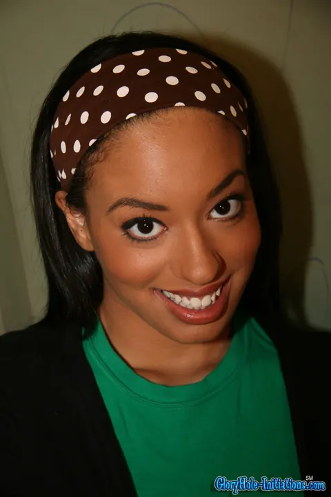 Aliana Love: Ebony Latina in Shorts Sucks and Gets Fucked – photo 1 of 19