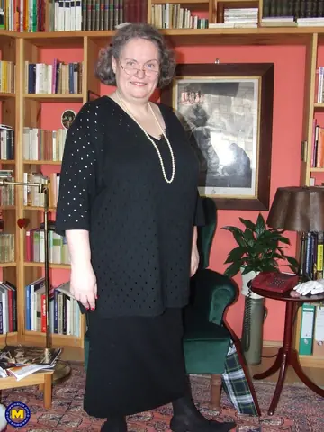 Birgid – Mature BBW with Big Tits Strips Out of Her Lingerie and Spreads