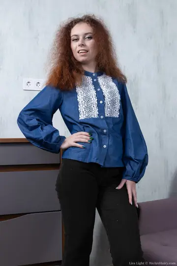 Redheaded Amateur Bares Her Hairy Pussy and Uses a Dildo