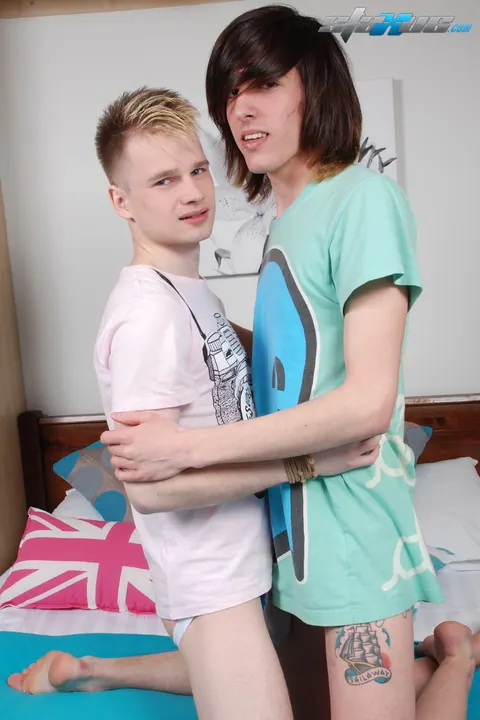 Two Hung Twinks Kiss and Fuck with Dildos – photo 1 of 20