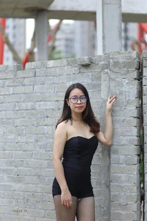 Busty Asian MILF Takes Anal Threesome Outdoors in Pantyhose – photo 2 of 21