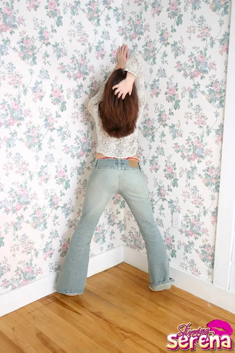 Stunning Serena: PAWG Brunette Teases in Jeans and White Lace Panties – photo 5 of 12