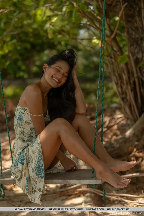 Thick Thai Woman Gets Nude on a Swing at the Beach – photo 2 of 18