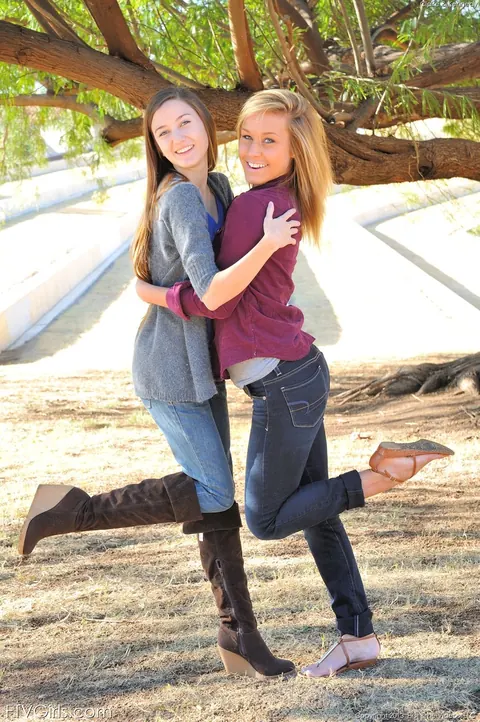 Claire Evans & Kennedy Leigh: Blonde in Jeans Fingers Her Pussy Outdoors – photo 5 of 20