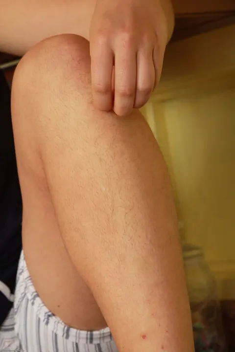 Chubby Woman Undresses and Spreads Her Hairy Pussy – photo 3 of 21