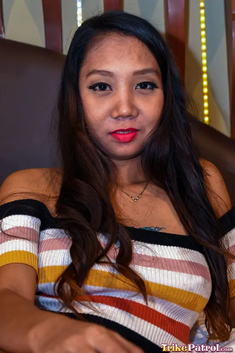 Pregnant Filipina Spreads and Gets Fingered for a Cumshot – photo 2 of 21
