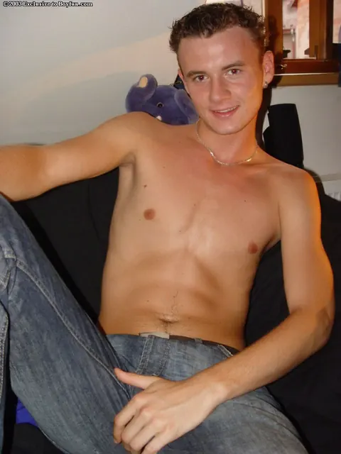 Man Strips Nude and Shows His Cock in Solo Set – photo 1 of 21
