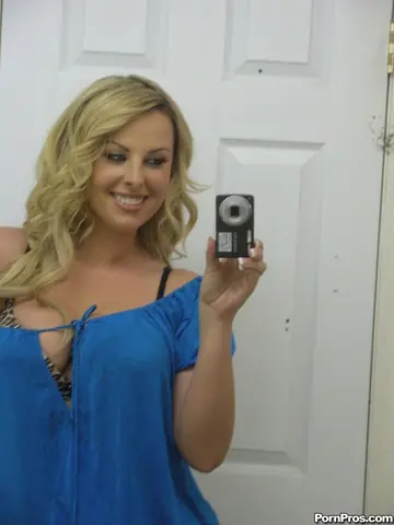 Blonde Takes Mirror Selfies and Spreads Her Pussy