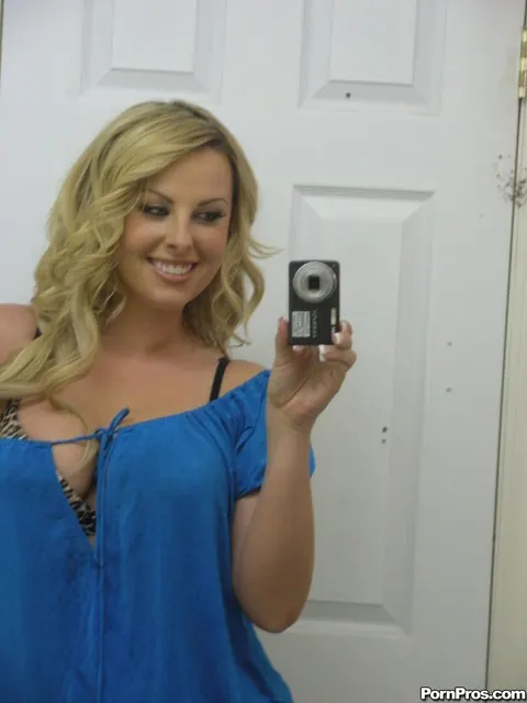 Stephanie Blaze: Blonde Takes Mirror Selfies and Spreads Her Pussy – photo 1 of 17