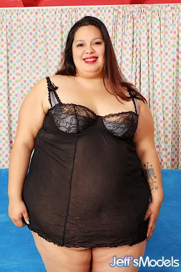 Brunette Latina MILF Strips Out of Her Lingerie and Takes a Facial