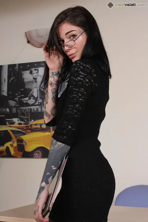 Brunette in Pantyhose and Heels Strips in the Office – photo 1 of 12