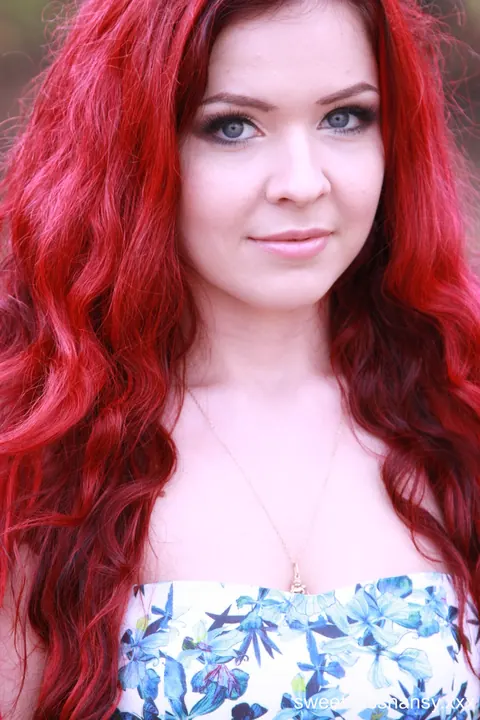 Redhead Poses in a Summer Dress and Heels Outdoors – photo 3 of 15
