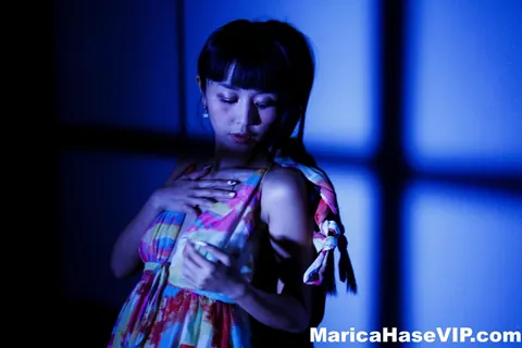 Marica Hase: Japanese MILF Poses Nude in Dim Light – photo 6 of 12