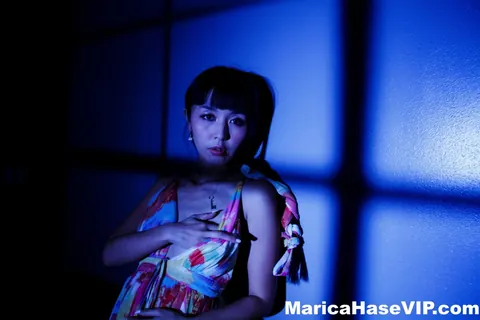 Marica Hase: Japanese MILF Poses Nude in Dim Light – photo 7 of 12