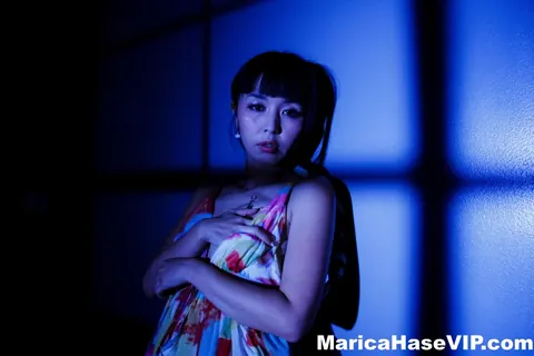 Marica Hase: Japanese MILF Poses Nude in Dim Light – photo 8 of 12