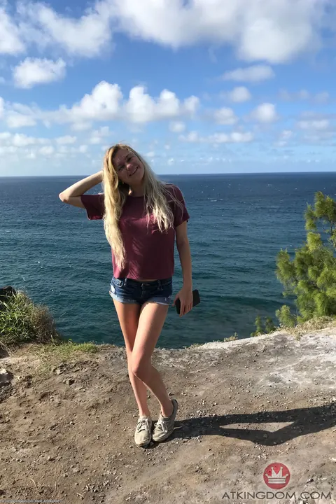 Chloe Foster: Skinny Blonde Poses and Undresses on the Beach – photo 6 of 21