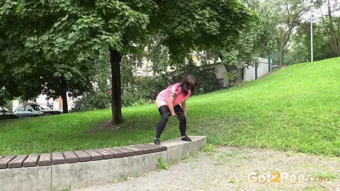 PAWG Brunette Drops Pants and Spreads in Public Park – photo 2 of 15